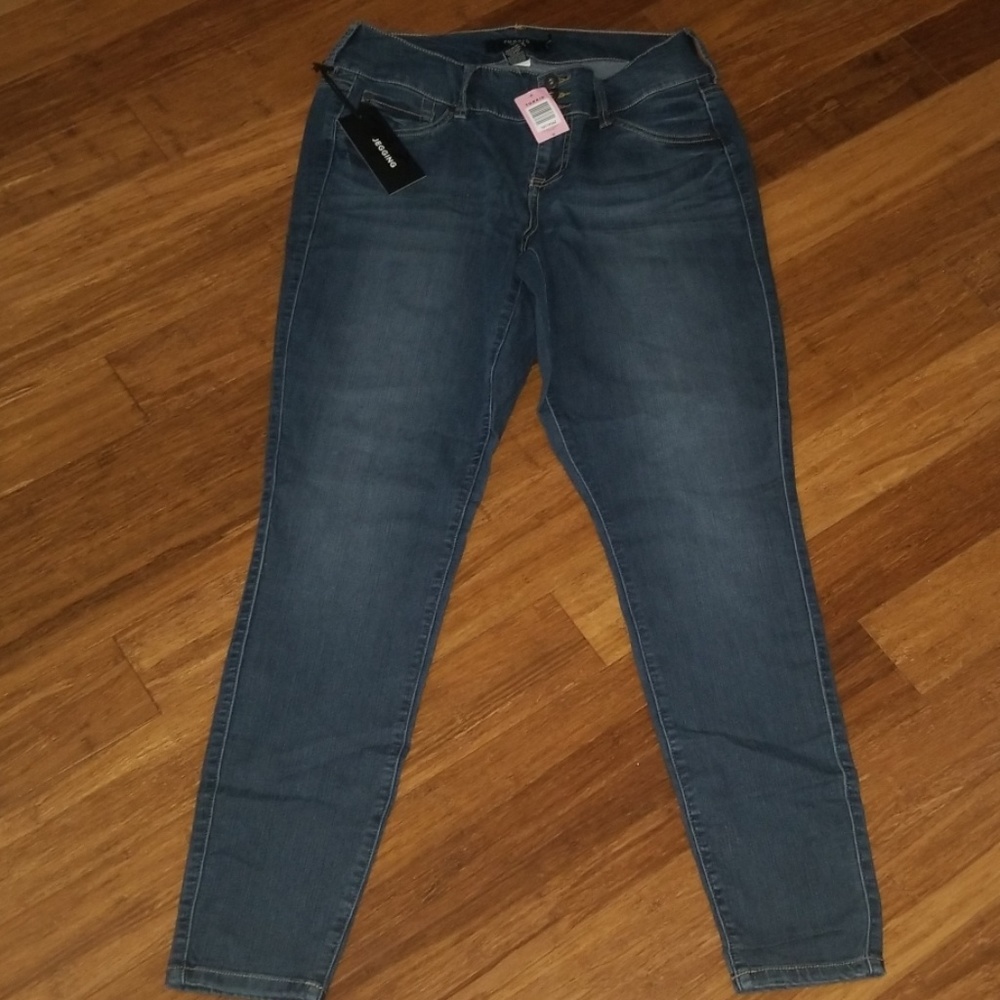 ⭐Reserved⭐ NWT Torrid Jeggings 16XT